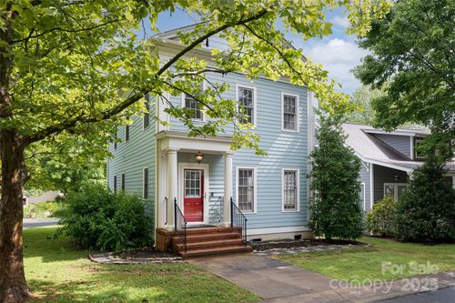 131 White Ash Dr E, Asheville, NC, 28803-5003 | Card Image