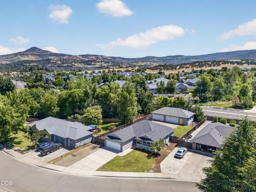 1397 Larson Creek Dr, Medford, OR, 97504-9631 | Card Image