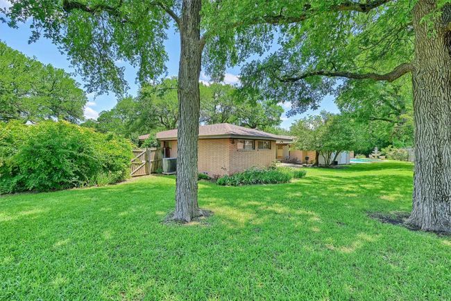 1201 Dundale Cir, House other with 2 bedrooms, 3 bathrooms and null parking in Sherman TX | Image 37