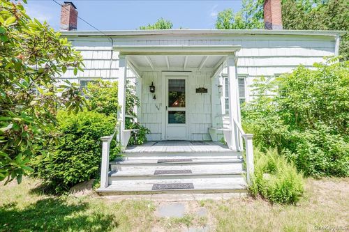 169 W Rogues Path, Huntington, NY, 11743-5026 | Card Image