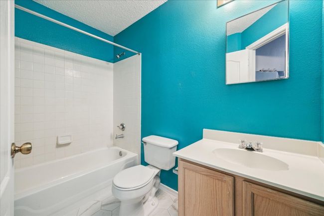 Secondary Full bathroom. | Image 12