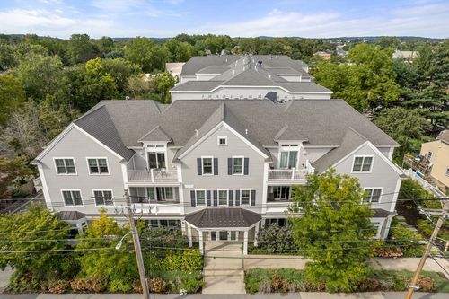 apt-205-77 Court St, Newton, MA, 02458-1464 | Card Image