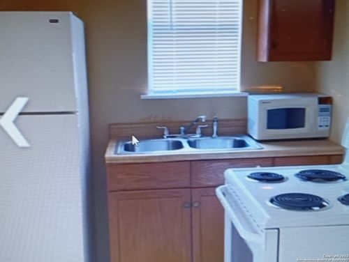 2-104 S Meerscheidt St, Dilley, TX, 78017-4144 | Card Image