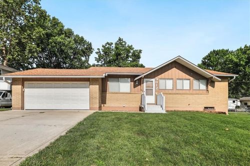 9012 N Oak Trfy, Kansas City, MO, 64155-2443 | Card Image