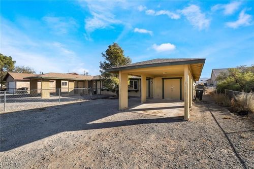 apt-a-1961 Sycamore Ave, Pahrump, NV, 89048-2773 | Card Image