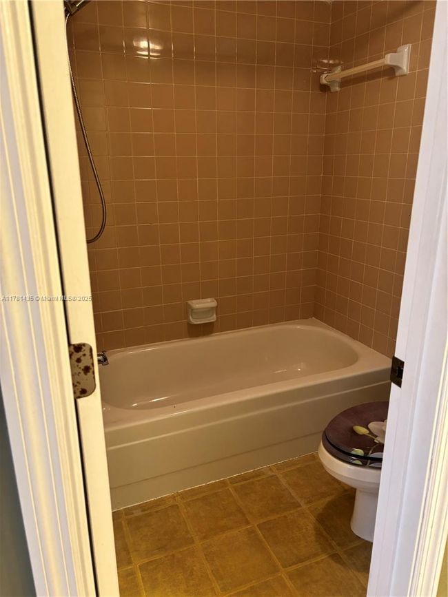 APT-402 - 9421 Evergreen Pl, Condo with 2 bedrooms, 2 bathrooms and null parking in Davie FL | Image 16