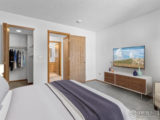 Bedroom and walk-in closet | Image 16
