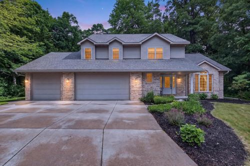912 Cherokee Court, WAUPACA, WI, 54981 | Card Image