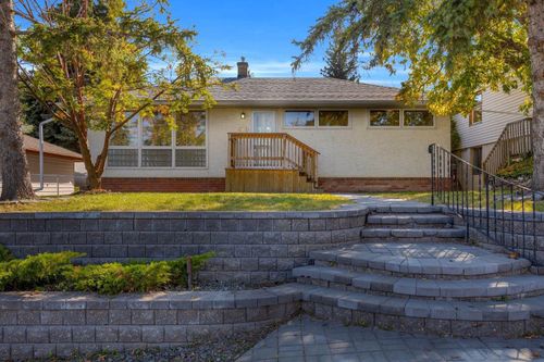 419 33 Avenue Ne, Calgary, AB, T2E2J2 | Card Image