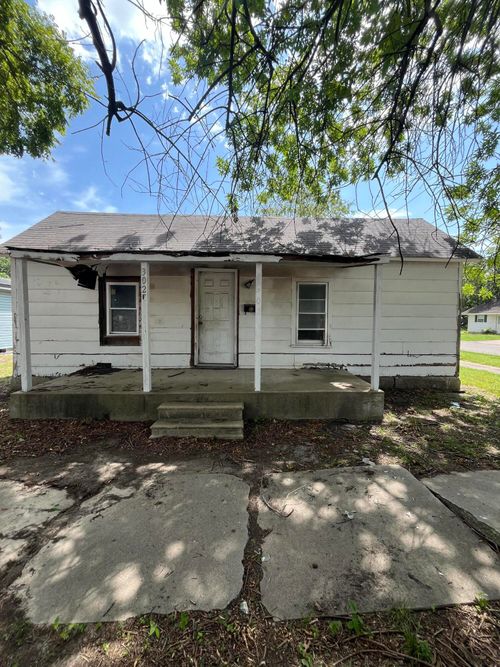 302 F St Ne, Miami, OK, 74354-6411 | Card Image