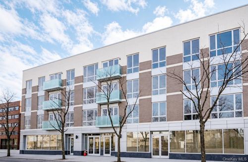 402n-15815 Union Tpke, Fresh Meadows, NY, 11366-1080 | Card Image
