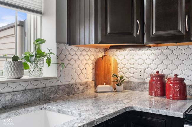 Beautiful custom backsplash | Image 16