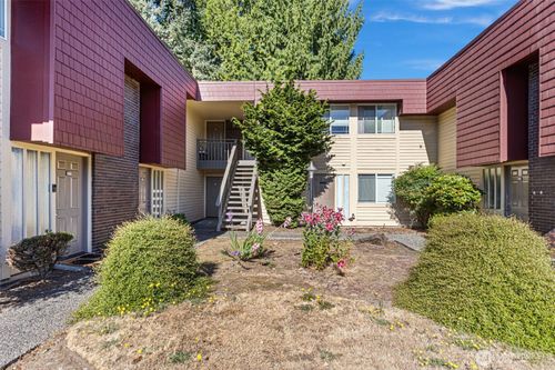 32-14200 Se 6th St, Bellevue, WA, 98007-6762 | Card Image