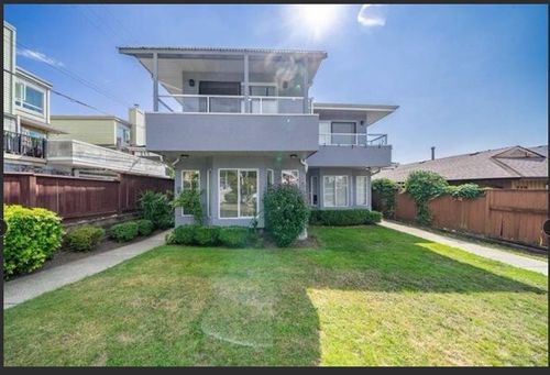 215 W 18th St, North Vancouver, BC, V7M1W7 | Card Image