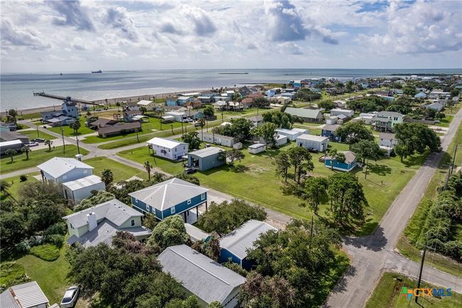 112 W Van Buren Ave, House other with 3 bedrooms, 2 bathrooms and null parking in Port O Connor TX | Image 38