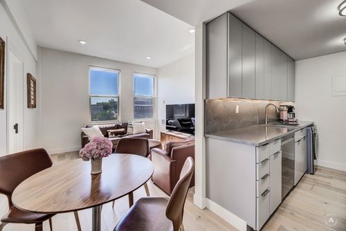 apt-7b-21 N Last Chance Gulch, Helena, MT, 59601-4107 | Card Image