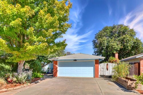 2405 Temple Dr, Davis, CA, 95618-1526 | Card Image