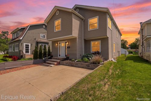 72 N North Shore Dr, Lake Orion, MI, 48362-3057 | Card Image