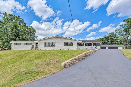 4445 Laurelwood Dr, Roanoke, VA, 24018-1709 | Card Image