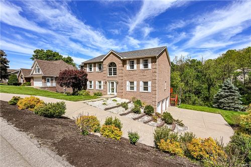 810 Stonebridge Dr, Greensburg, PA, 15601-5861 | Card Image