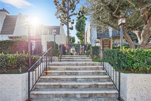 unit-e-18360 Collins St, Tarzana, CA, 91356-2403 | Card Image