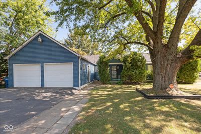 Beautiful color on this new siding. | Image 1