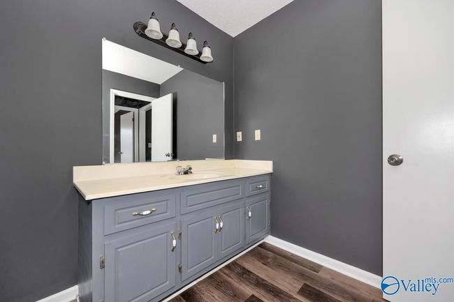 New LVP flooring and paint, tub/shower combo | Image 32