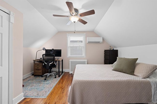 49-44 167 Th St, House other with 4 bedrooms, 3 bathrooms and null parking in Fresh Meadows NY | Image 23