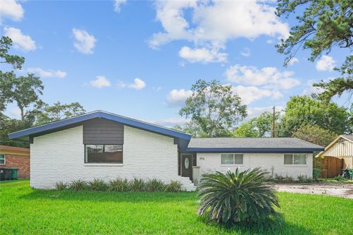 1715 Imperial Crown Dr, Houston, TX, 77043-3312 | Card Image