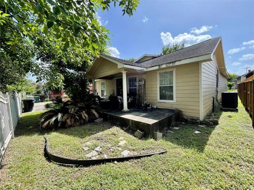1107 Wooding St, Houston, TX, 77011-2607 | Card Image