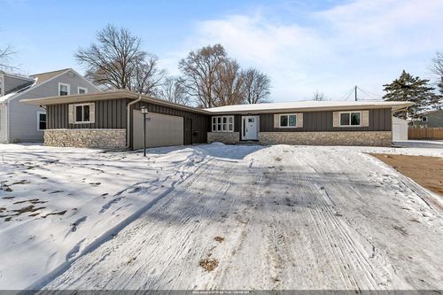 655 S Park Avenue, NEENAH, WI, 54956 | Card Image