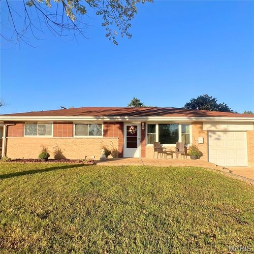 37 Flamingo Dr, Hazelwood, MO, 63042-2118 | Card Image