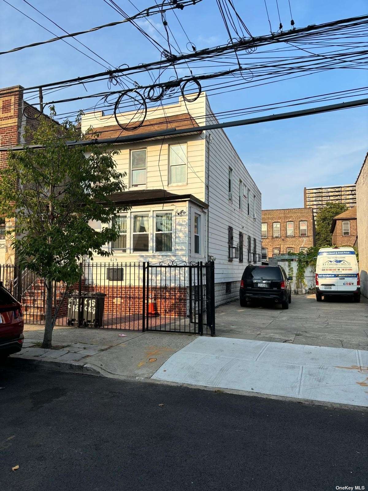 Crescent St, Brooklyn, NY 11208