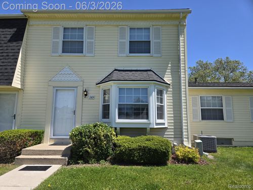 269 Lake Village Dr, Walled Lake, MI, 48390-3638 | Card Image