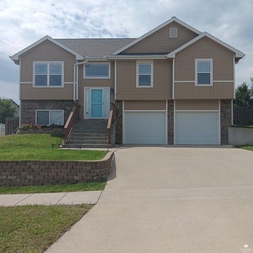 1018 Dakota Ln, Junction City, KS, 66441-2043 | Card Image