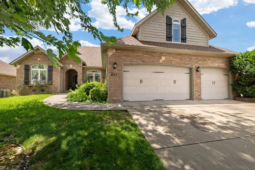 627 N Rockingham Ave, Nixa, MO, 65714-8711 | Card Image