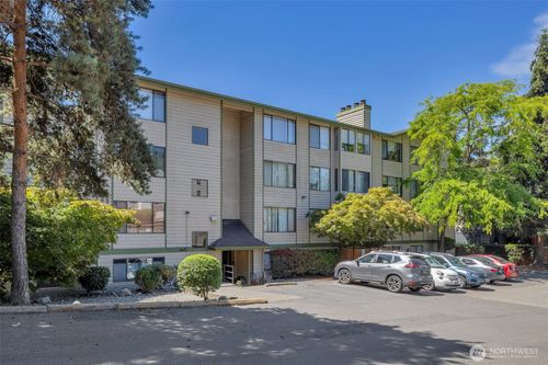 204-9512 1st Ave Ne, Seattle, WA, 98115-2018 | Card Image