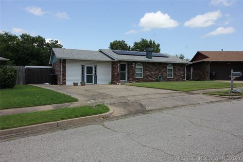 2042 W Toledo St, Broken Arrow, OK, 74012-5131 | Card Image