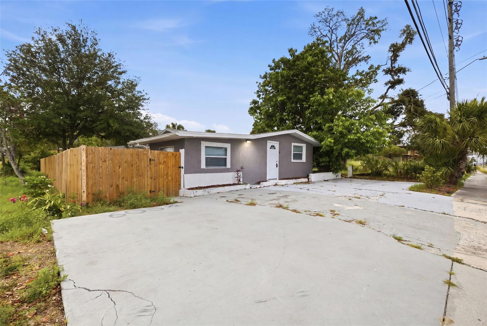 Residential in TARPON SPRINGS