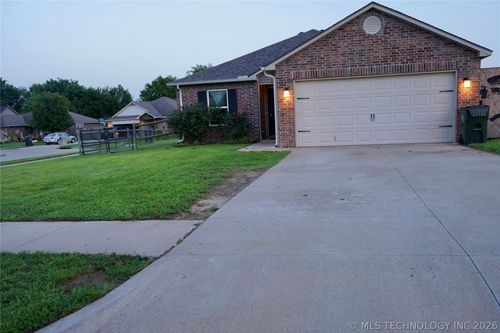 324 Austin Ave, Kiefer, OK, 74041-4556 | Card Image