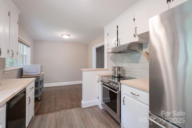 Kitchen | Image 11