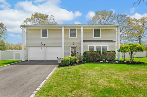 18 Calicotree Ln, Coram, NY, 11727-2601 | Card Image