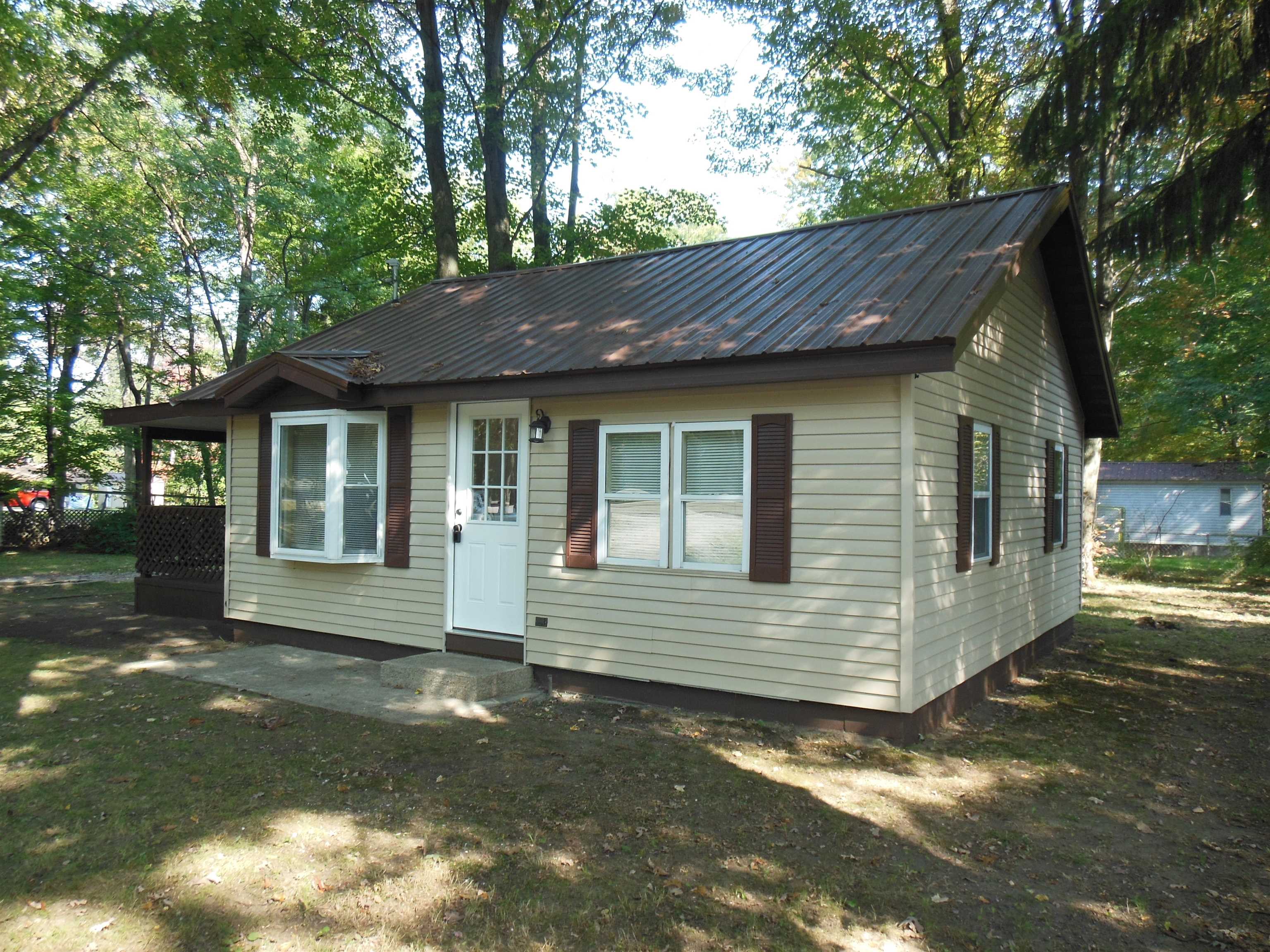 Clare Ave, Harrison, MI 48625
