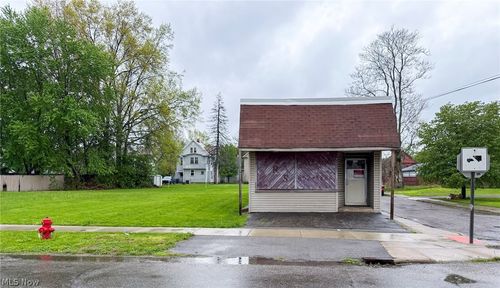 300 Maple Street, Niles, OH, 44446 | Card Image