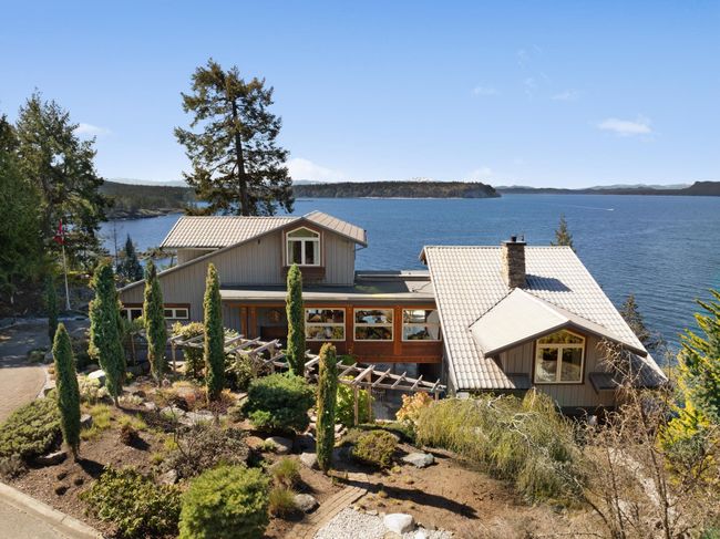 9987 Welcome Wynd, House other with 3 bedrooms, 2 bathrooms and 4 parking in Halfmoon Bay BC | Image 3