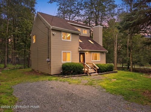 8482 Bumble Bee Way, Tobyhanna, PA, 18466-3424 | Card Image