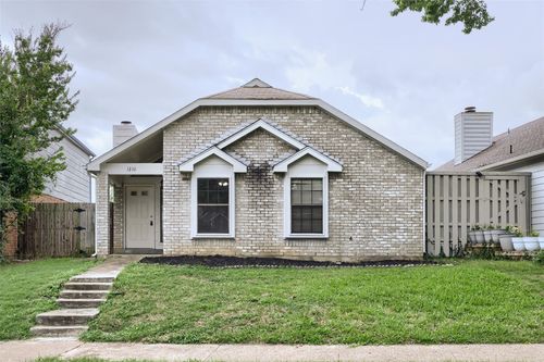 1310 Maplewood Dr, Lewisville, TX, 75067-4918 | Card Image