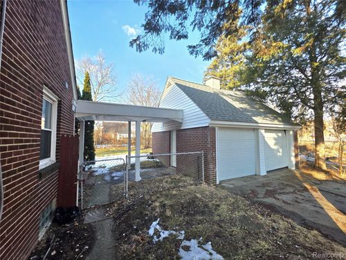 15469 Hazelridge St, Detroit, MI, 48205-3629 | Card Image