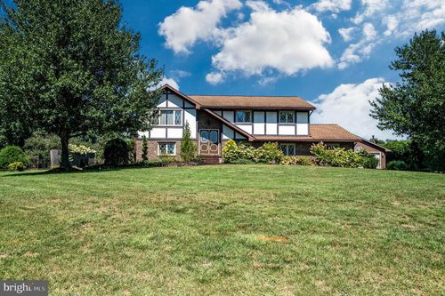 619 Mull Ave, LEESPORT, PA, 19533-9382 | Card Image