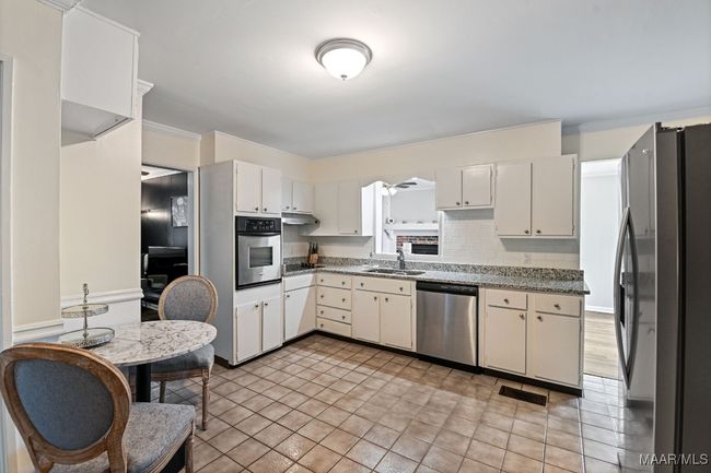Kitchen with granite countertops | Image 10